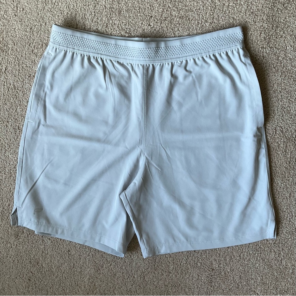 Fabletics Mens Light Gray Unlined Franchise Athletic Workout Shorts Size Medium